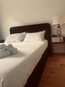 Brand New Spacious 3 Bed city Apartment with Terrace in Shoreditch