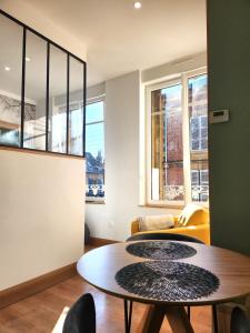 Appartements Studio Delvincourt - Rue Calme dans centre - Parking gratuit a proximite : photos des chambres