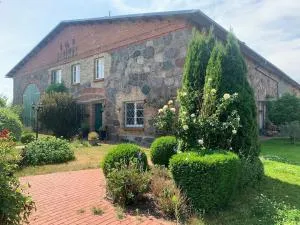 Feldsteinscheune Kaeselin - Below