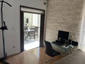 Split Breeze Apartment