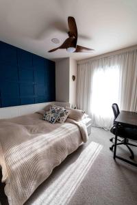 Comfortable 2-bed 2-bath Putney Flat w Parking