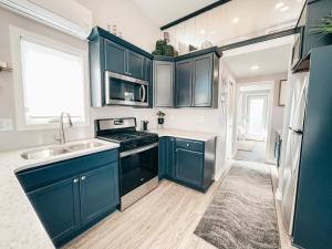 Beautiful and Elegant River Front Cottage