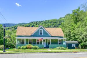 Hunter Home with Fire Pit and Yard On Main Street!