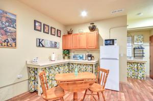 Inviting Studio with Patio, 15 Mi to Portland!