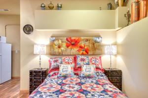 Inviting Studio with Patio, 15 Mi to Portland!