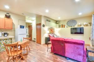 Inviting Studio with Patio, 15 Mi to Portland!