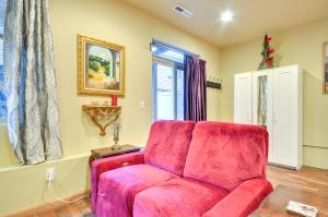 Inviting Studio with Patio, 15 Mi to Portland!