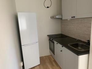 Stockholm Apartment - Sleeps 4 & Free Parking