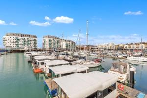 On the Water 6 with Free Parking By My Getaways