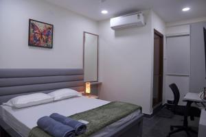Yendluris- QueenBed Room-4 Kondapur, Gachibowli