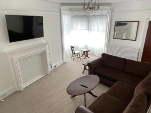 Spacious 3 bedroom apartment in Campbeltown centre