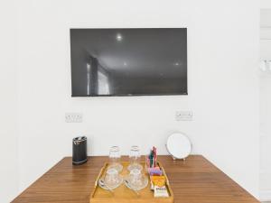 Modern Guest Room in West Midlands with Private Entrance