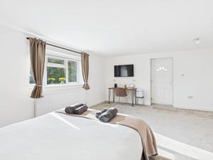 Modern Guest Room in West Midlands with Private Entrance