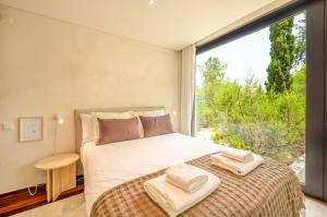 Stunning Tróia I by LovelyStay