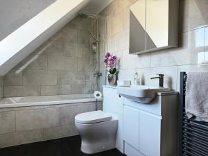 Hydeaway beautiful 3 bedroom house in a great location