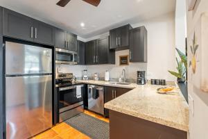 Suite 2 Howler - Beach & Pool Condo with 2 BR