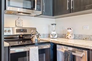 Suite 2 Howler - Beach & Pool Condo with 2 BR