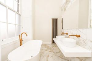 Dragon Suites Luxury Apartments at 9 Albyn Place