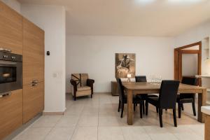 Larger than usual 3BD Apartment