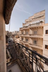 Larger than usual 3BD Apartment