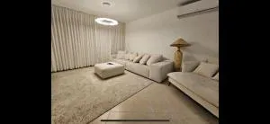 דירת 3 חדרים עם נוף פתוח ושקט מטבח מושקע וחנייה , 5 דק מאסף הרופא - Kiryat Ekron