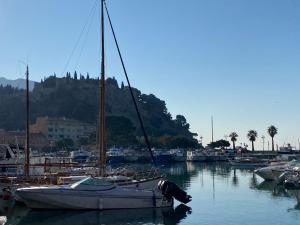 Appartements Cassis - Tres beau studio climatise a cote du port : photos des chambres