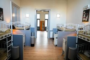 YOUR HOSTEL midi station