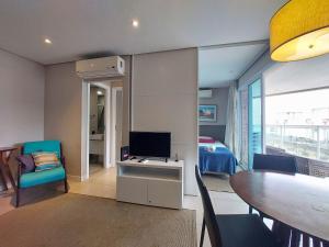 BookSantos Estanconfor 1209 Dois dorm Faça tudo a pé