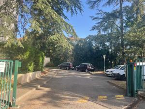 Appartements City & cosy, LYON CHARCOT- WIFI - LAVE LINGE - BALCON - PARKING : photos des chambres