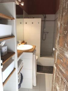 Villas Ales maison de ville tout confort piscine jardin parking 6 personnes : photos des chambres