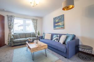 Glasgow, spacious, 2 bed with parking