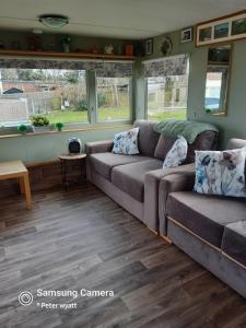 Ginas Static caravan,118 Sandsgate