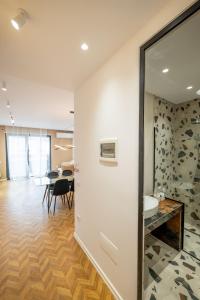 Tirent Apartment-Modern Bedrooms Stay Near Liqeni i Thatë