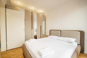 Tirent Apartment-Modern Bedrooms Stay Near Liqeni i Thatë