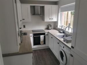 Modern 3-bed home in ideal location with 2 parking spaces