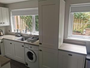 Modern 3-bed home in ideal location with 2 parking spaces