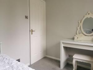 Modern 3-bed home in ideal location with 2 parking spaces