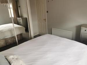 Modern 3-bed home in ideal location with 2 parking spaces