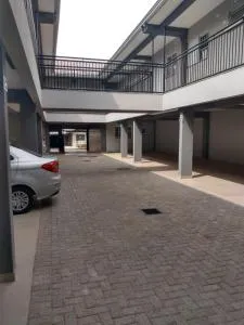 KITNET PROX AO CENTRO - AR COND, WI-FI e ESTACIONAMENTO GRATIS - 马林加