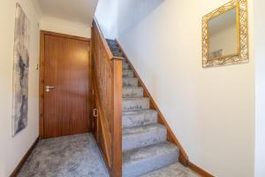 Glasgow, spacious, 2 bed with parking