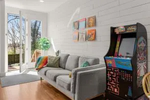 Vacation Haven HOT TUB FIRE PIT GRILL & ARCADE - Bakertown