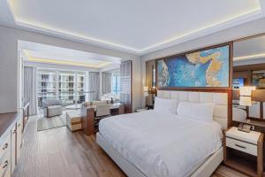 Stylish Oceanview Apartment Prime Location