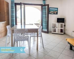 RS315 - Marcelli, bilocale in residence fronte mare