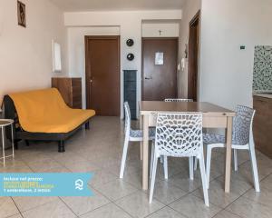 RS315 - Marcelli, bilocale in residence fronte mare