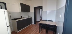 Zimmer 2 von 3 mit Gemeinschaftsbad-Küche, 30min Köln Messe Bahnhof, 5min Leverkusen Bahnhof Zentrum