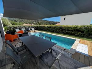 Villas Villa 3 chambres piscine petanque clim : photos des chambres