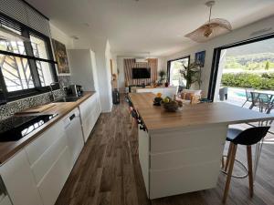 Villas Villa 3 chambres piscine petanque clim : photos des chambres