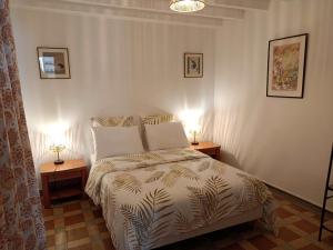 Maisons de vacances Gite renove avec piscine dans le Gatinais - FR-1-590-564 : photos des chambres