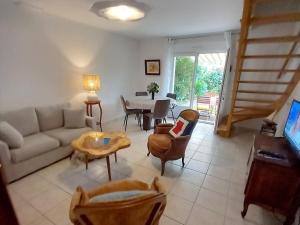 Maisons de vacances Petite maison proche plage a Penvins, ideale pour familles - FR-1-639-134 : photos des chambres