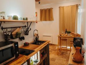 Maisons de vacances Studio cosy en pleine nature avec animaux admis et parking prive - FR-1-590-565 : photos des chambres